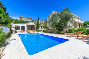 Pool House Tea Krk Island - Happy Rentals